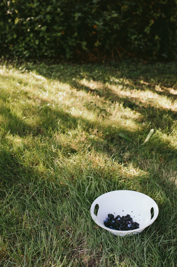 Ceramic Berry Colander - Chalk