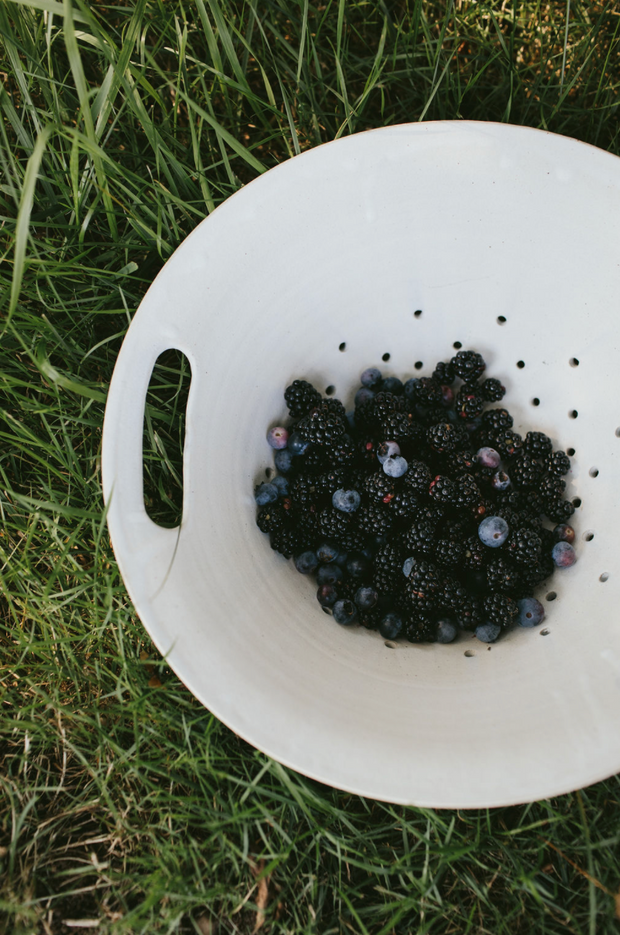 Ceramic Berry Colander - Chalk